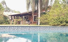 LINDA CHACARA EM CONDO A 40 MIN DE SP com piscina climatizada, churrasqueira, wifi, 5 quartos e muita natureza